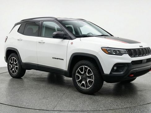 Used 2025 Jeep Compass Trailhawk AWD/4WD image 1