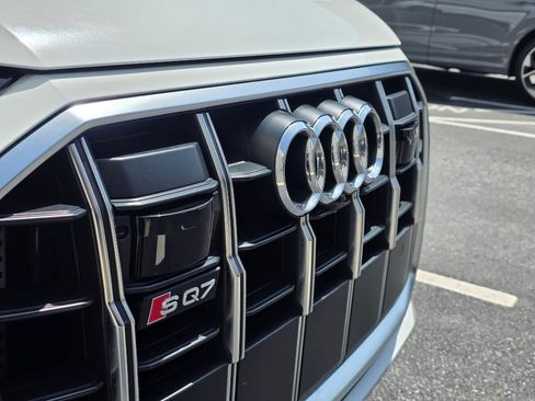 Used 2021 Audi SQ7 Premium Plus w/ Driver Assistance Package AWD/4WD image 3