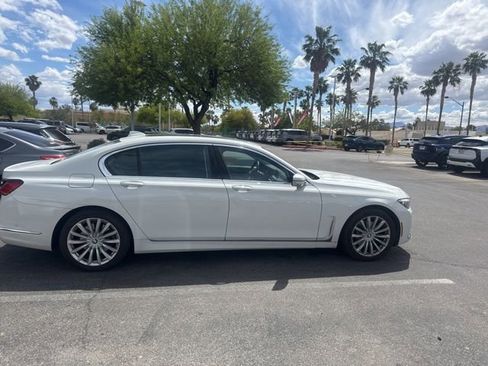 Used 2022 BMW 740i w/ Premium Package RWD image 7