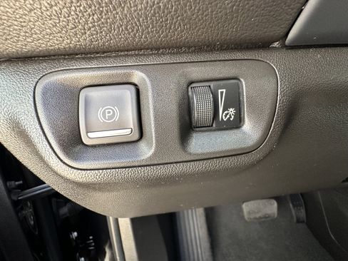 Used 2023 GMC Acadia SLE w/ Driver Convenience Package image 27