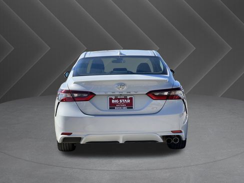 Used 2024 Toyota Camry SE image 3