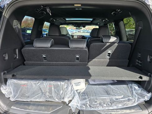 New 2025 INFINITI QX80 Autograph w/ Premium Cargo Package image 13