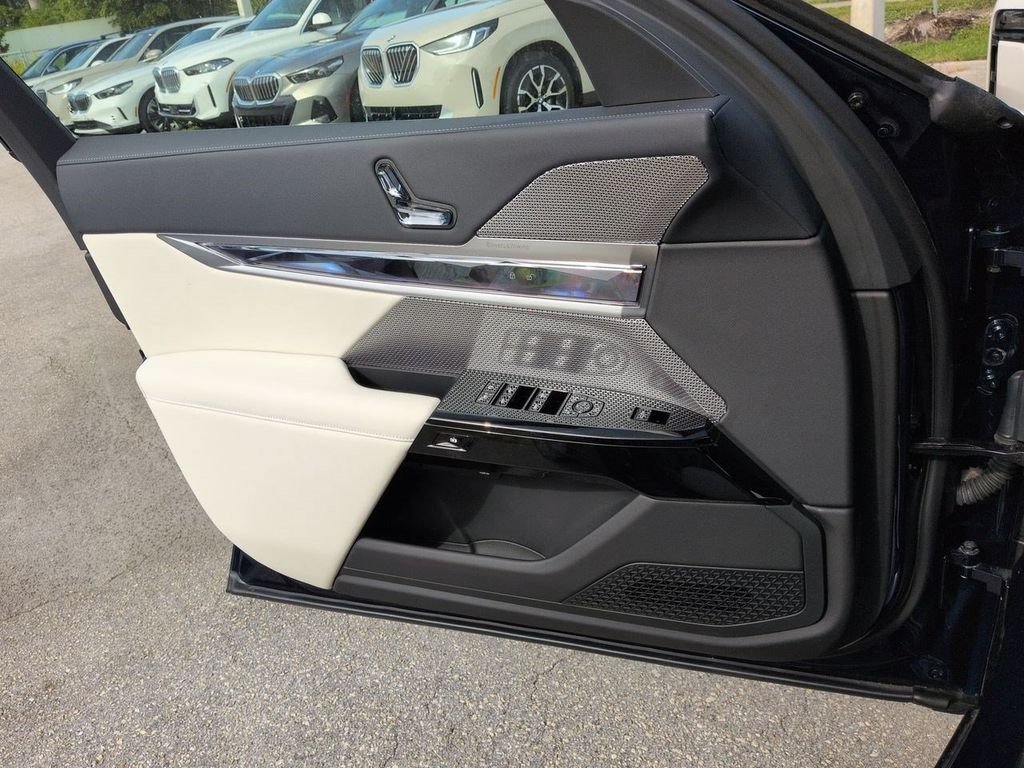 New 2026 BMW i7 xDrive60 AWD/4WD image 30
