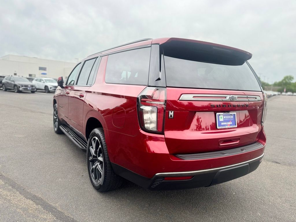 Used 2022 Chevrolet Suburban RST w/ Luxury Package AWD/4WD image 7