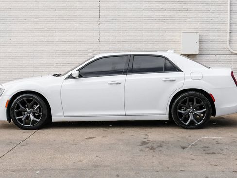 Used 2022 Chrysler 300 S RWD image 8