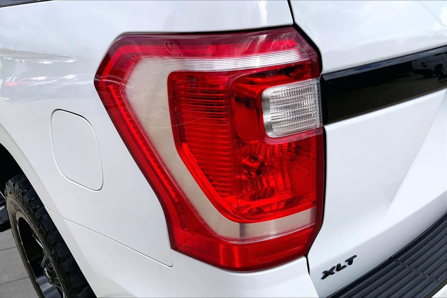 Used 2019 Ford Expedition XLT w/ Equipment Group 202A AWD/4WD image 29