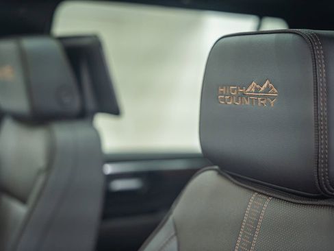 New 2026 Chevrolet Suburban High Country AWD/4WD image 42
