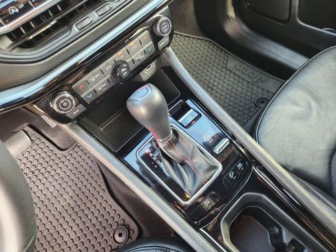 Used 2025 Jeep Compass Trailhawk AWD/4WD image 19