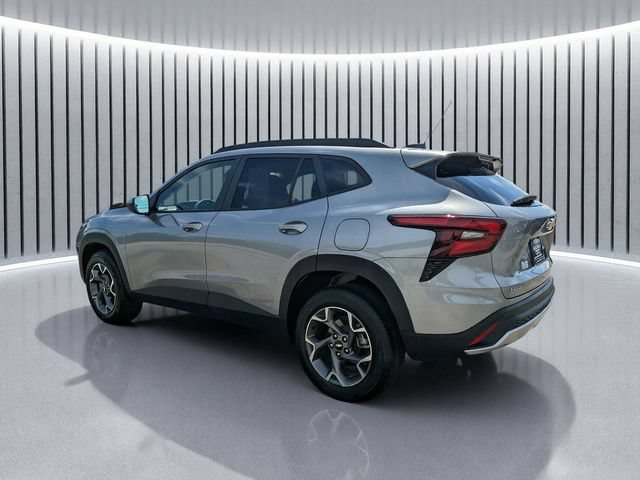 Used 2025 Chevrolet Trax LT FWD image 6