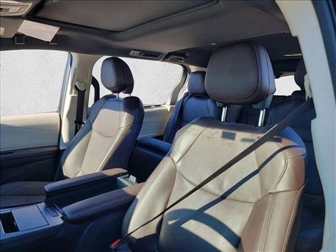 Used 2024 Toyota Sienna Platinum image 14