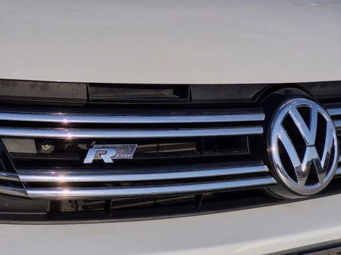 Used 2017 Volkswagen Tiguan Sport FWD image 33