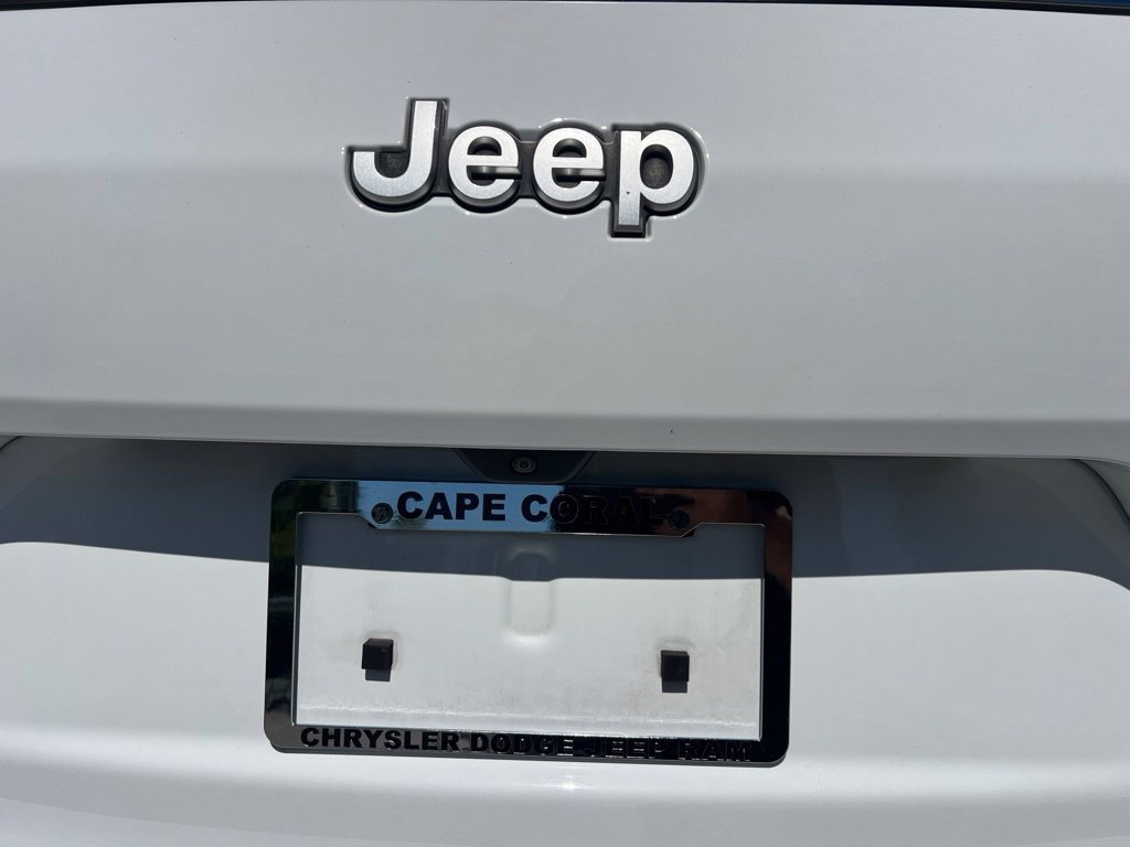 Used 2024 Jeep Grand Cherokee L Limited RWD image 10