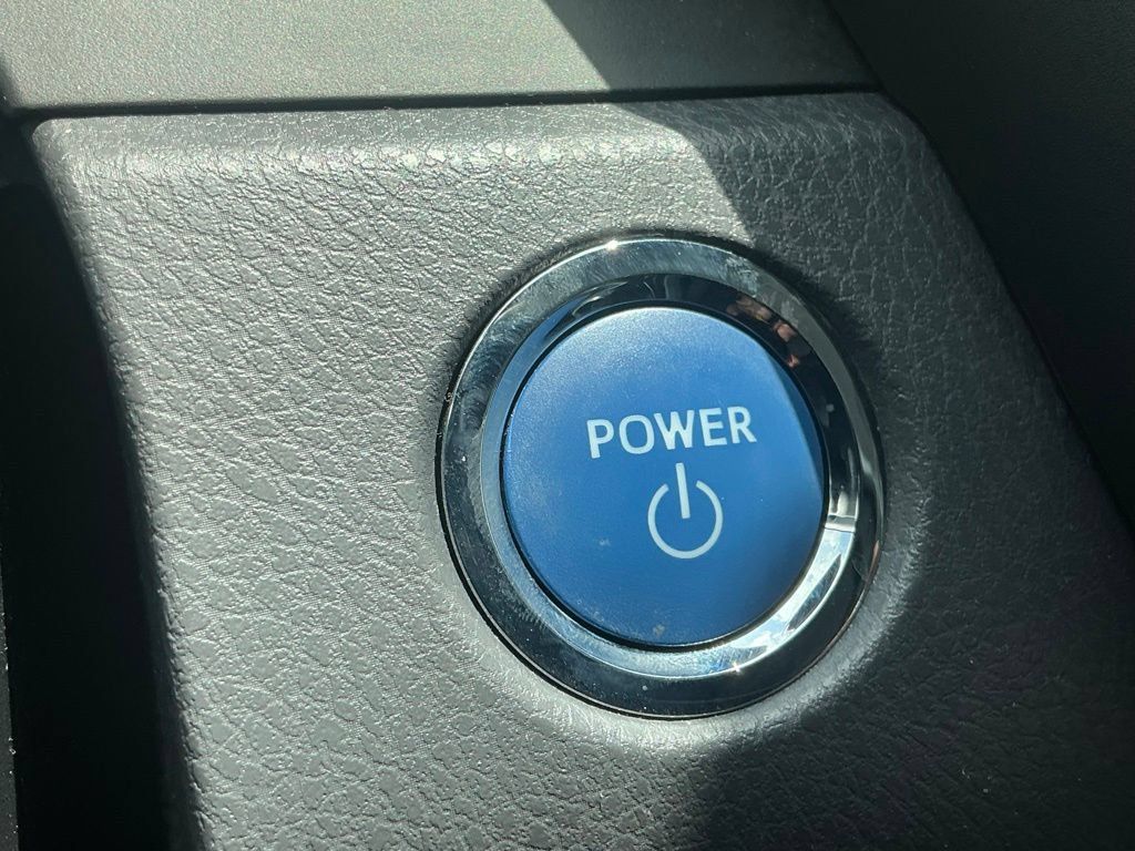 Used 2020 Toyota Camry XLE FWD image 45