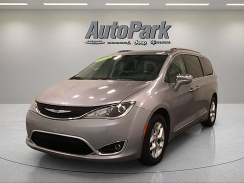 Used 2020 Chrysler Pacifica Limited FWD image 3