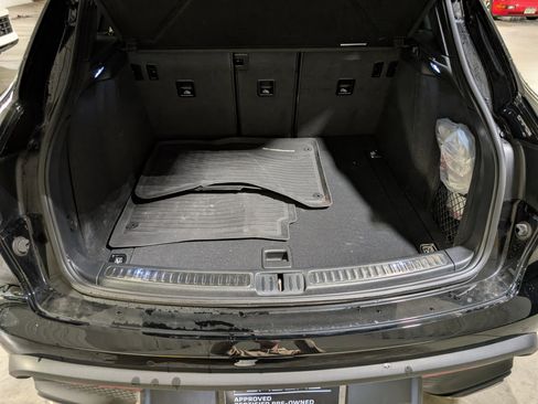 Certified 2024 Porsche Macan image 20