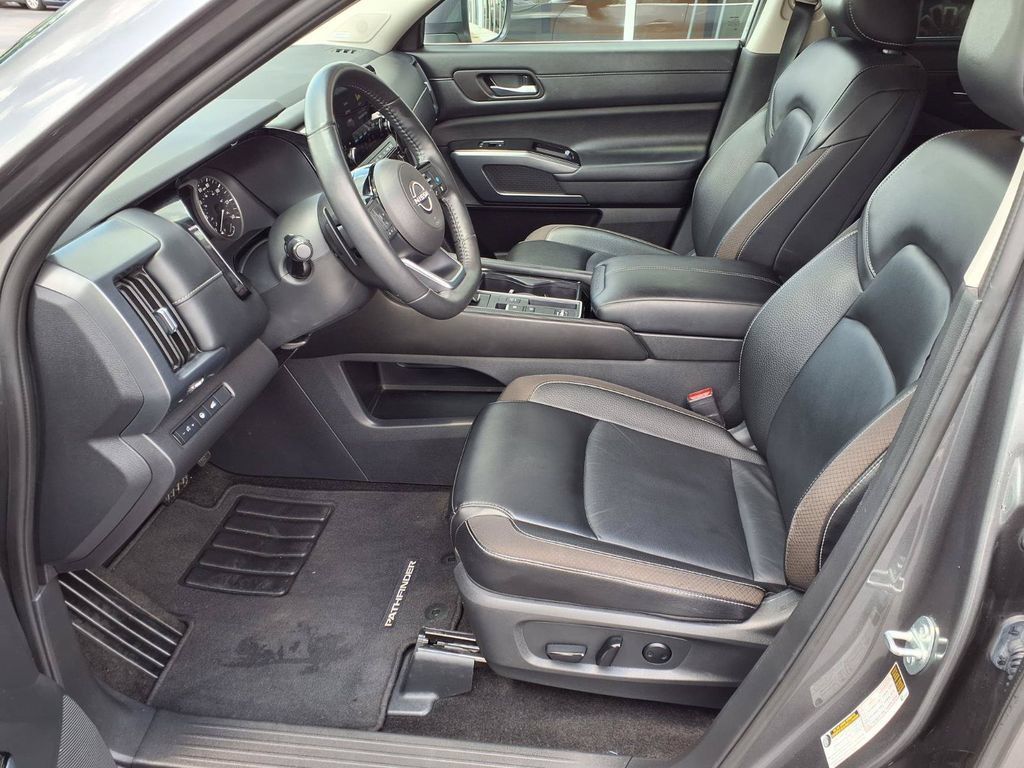 Used 2024 Nissan Pathfinder SL w/ SL Premium Package FWD image 19