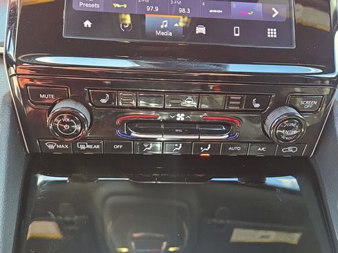 Used 2025 Jeep Grand Cherokee Altitude image 21