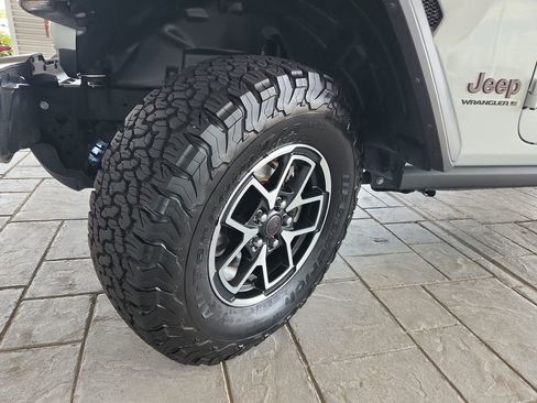 Used 2025 Jeep Wrangler Unlimited Rubicon AWD/4WD image 31