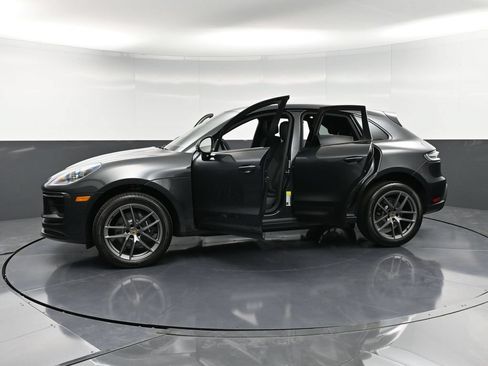 Certified 2026 Porsche Macan AWD/4WD image 37