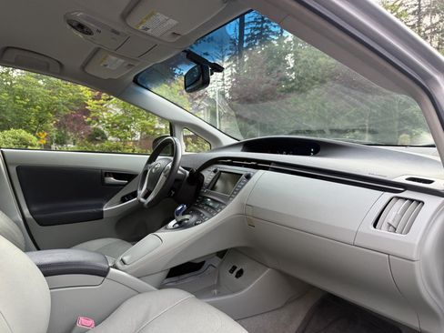Used 2010 Toyota Prius Five w/ Navigation Pkg FWD image 15