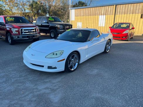 Used 2005 Chevrolet Corvette Coupe w/ Preferred Equipment Group RWD image 3