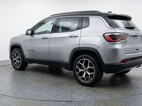Used 2025 Jeep Compass Limited AWD/4WD image 6