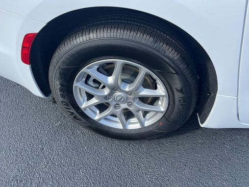 New 2026 Chrysler Pacifica Select image 17