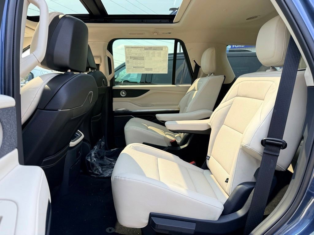 New 2027 Lincoln Navigator Reserve w/ Jet Appearance Package AWD/4WD image 11