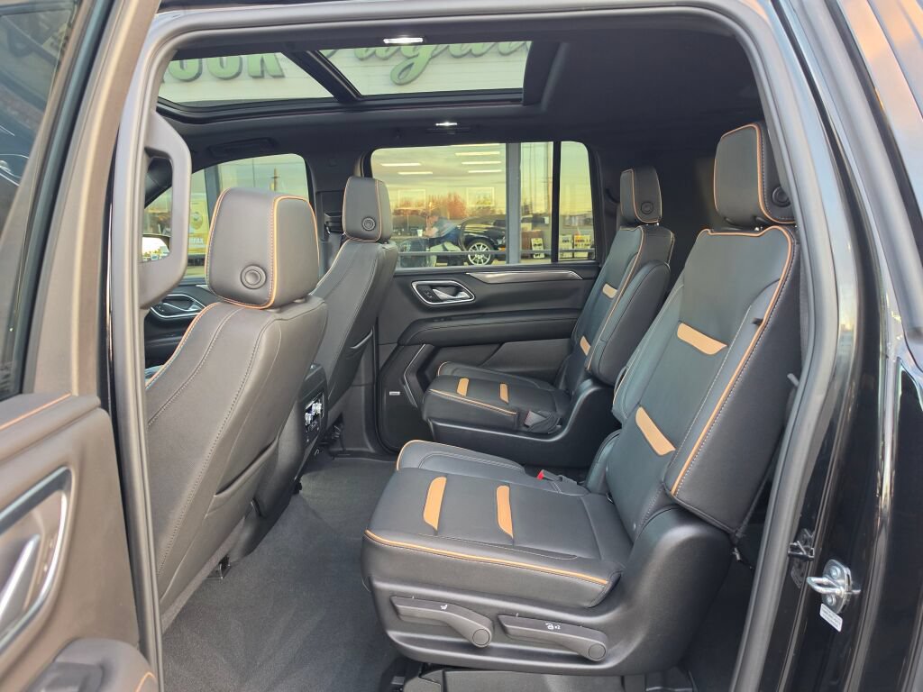 Used 2024 GMC Yukon XL AT4 w/ Technology Package AWD/4WD image 12
