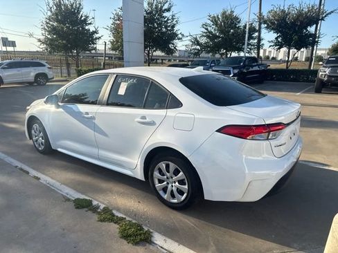 Used 2024 Toyota Corolla LE FWD image 4
