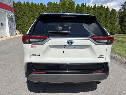Used 2019 Toyota RAV4 XSE w/ Carpet Mat Package AWD/4WD image 4