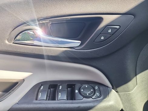 Used 2020 Chevrolet Equinox LS w/ LS Convenience Package FWD image 28