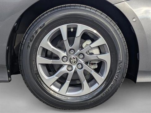 Used 2021 Toyota Prius XLE image 29