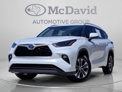 Used 2022 Toyota Highlander XLE FWD image 1
