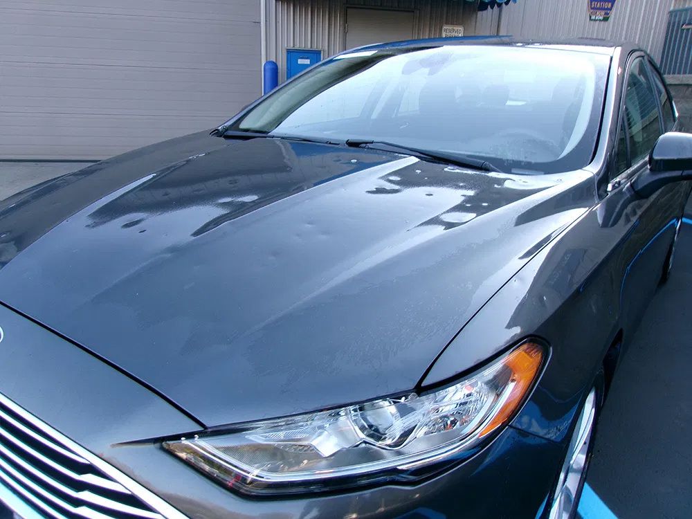 Used 2020 Ford Fusion SE FWD image 2
