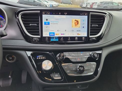 New 2026 Chrysler Pacifica Select image 10