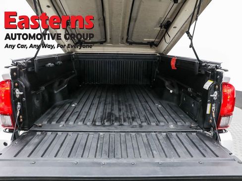 Used 2022 Toyota Tacoma SR w/ SR Convenience Package image 9