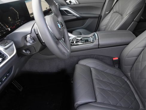Certified 2025 BMW X6 xDrive40i w/ Climate Comfort Package image 9