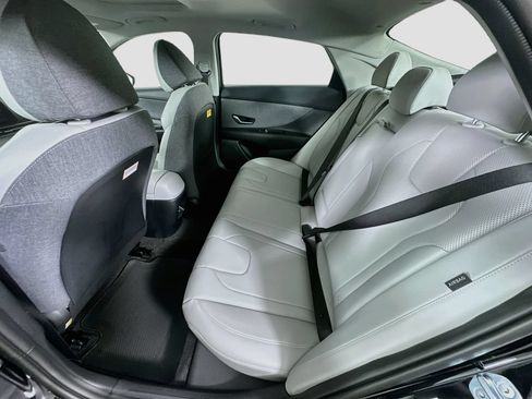 New 2026 Hyundai Elantra Limited FWD image 17