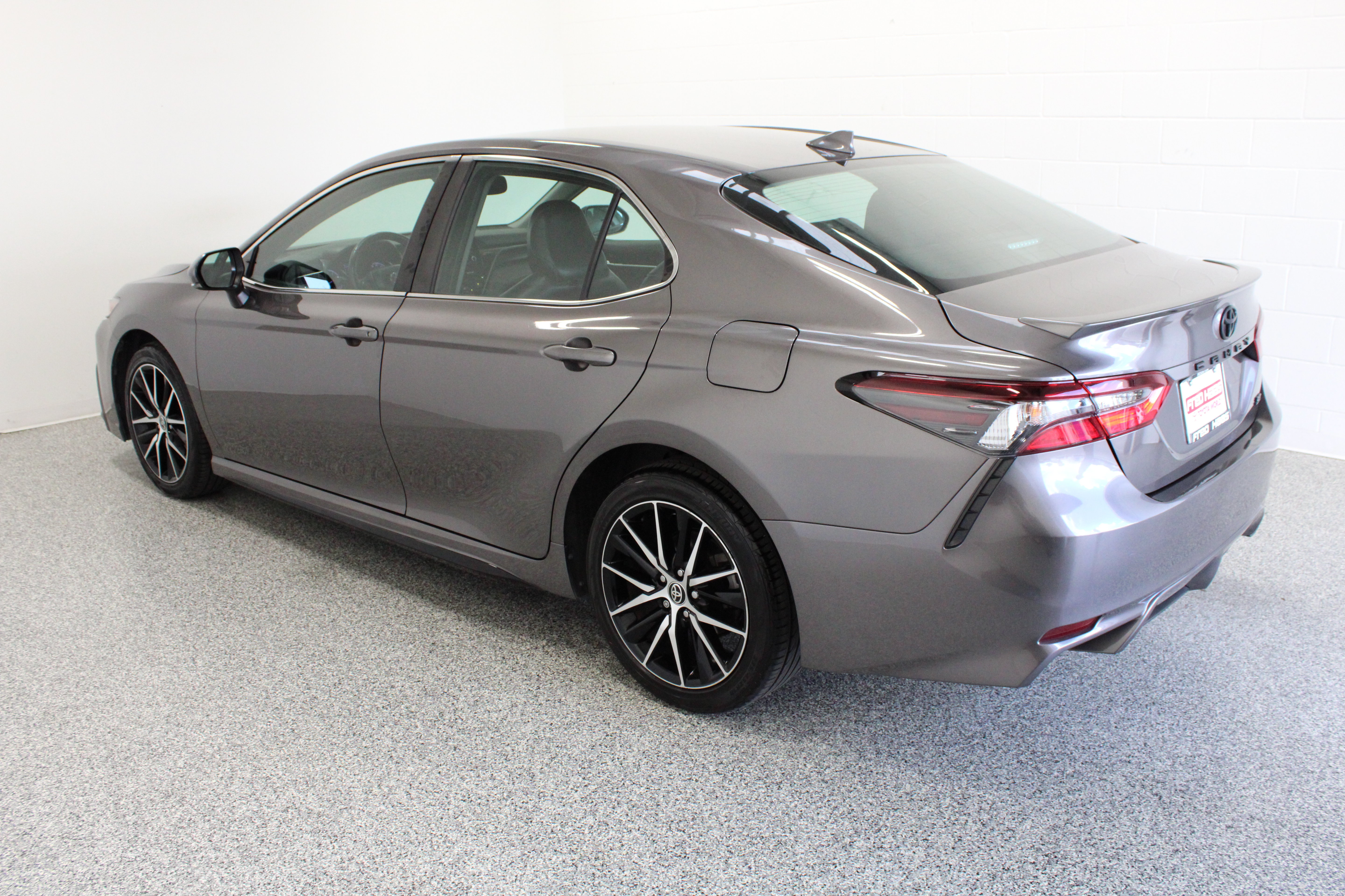 Used 2024 Toyota Camry SE w/ Convenience Package FWD image 9