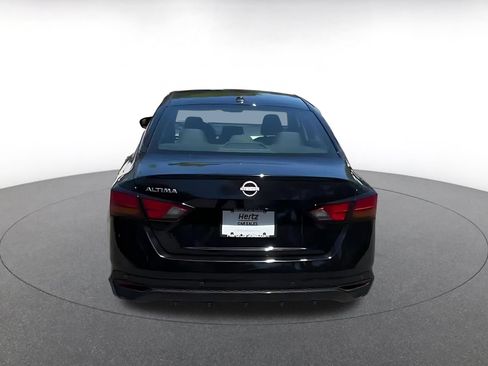 Used 2025 Nissan Altima 2.5 SV FWD image 9