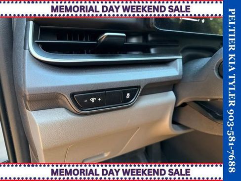Used 2025 Kia Carnival EX FWD image 16