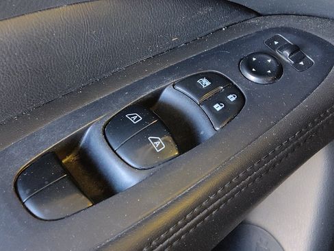 Used 2019 Nissan Pathfinder SV FWD image 27