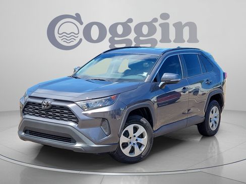 Used 2019 Toyota RAV4 LE FWD image 1