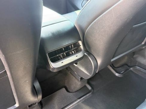 Used 2022 Tesla Model Y Long Range AWD/4WD image 16