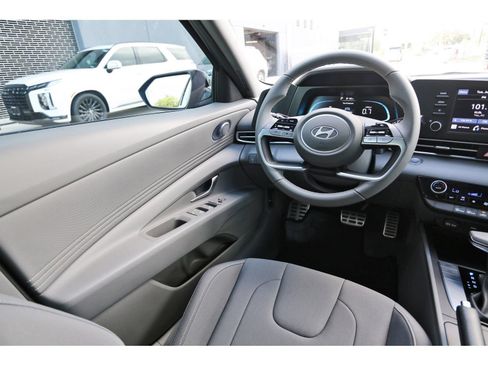 Certified 2025 Hyundai Elantra Sport FWD image 10