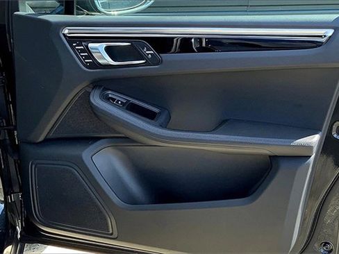 Used 2023 Porsche Macan image 42