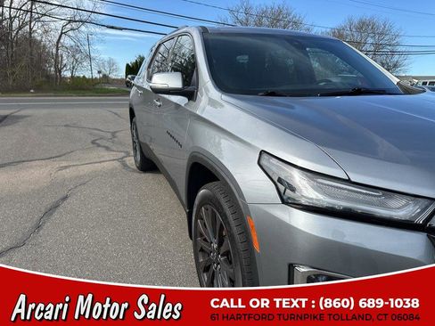 Used 2023 Chevrolet Traverse RS image 10