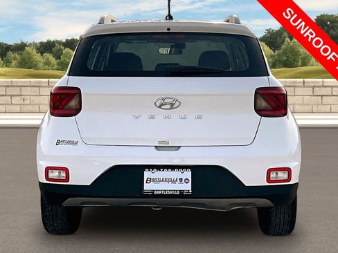 Used 2025 Hyundai Venue SEL FWD image 4