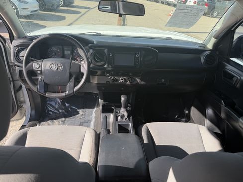 Used 2017 Toyota Tacoma SR RWD image 12